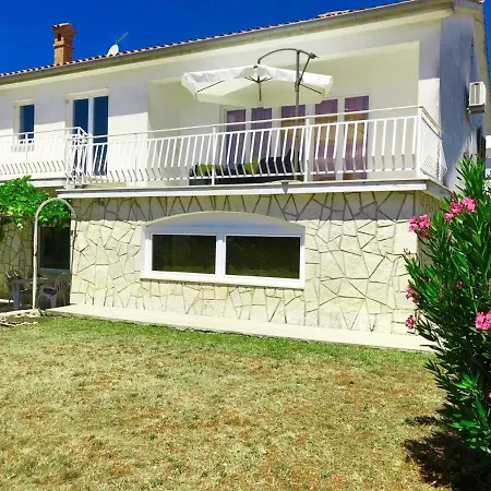 Cosy In Novigrad With Balcony And Garden View 40 M² Novigrad Istria