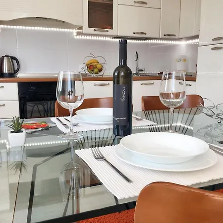 Cosy In Novigrad With Balcony And Garden View 40 M² Apartment Novigrad Istria