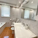 Welcoming In Novigrad, 40 M² With Peaceful Garden *