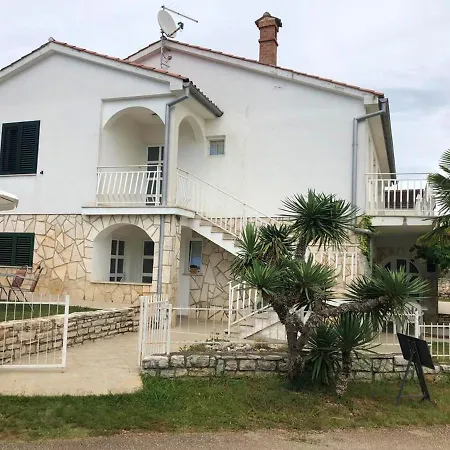 Lejlighed Welcoming In Novigrad, 40 M² With Peaceful Garden *
