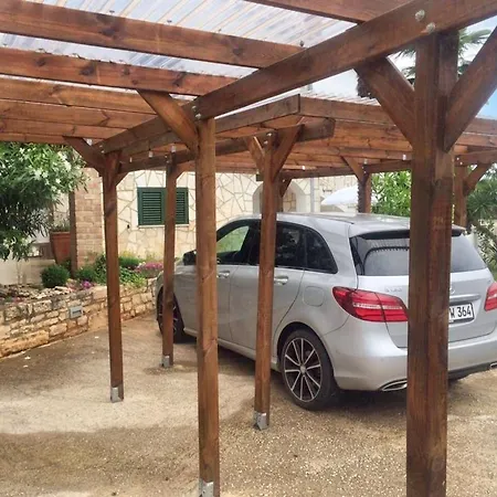 Cosy In Novigrad With Balcony And Garden View 40 M² Apartment *