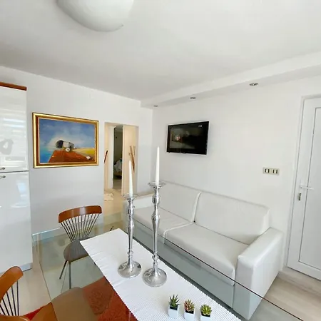 Apartment Cosy In Novigrad With Balcony And Garden View 40 M² Novigrad (Istria)