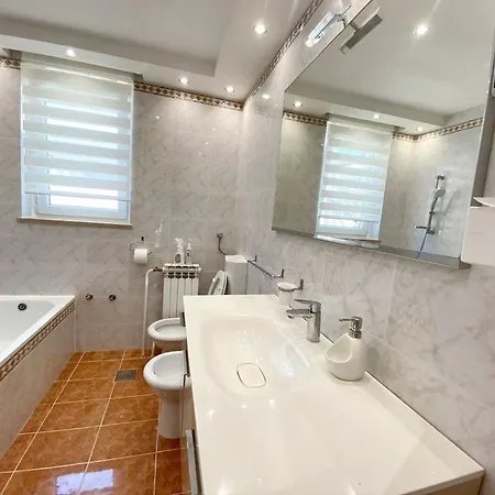 Welcoming In Novigrad, 40 M² With Peaceful Garden *