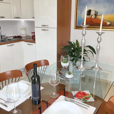 Lejlighed Welcoming In Novigrad, 40 M² With Peaceful Garden Novigrad Istria