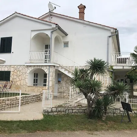 Lejlighed Welcoming In Novigrad, 40 M² With Peaceful Garden