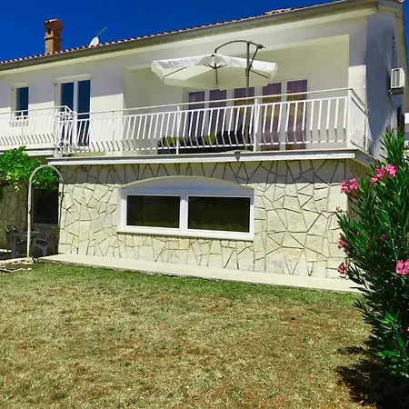Lejlighed Welcoming In Novigrad, 40 M² With Peaceful Garden *