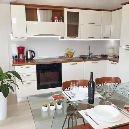 Cosy In Novigrad With Balcony And Garden View 40 M² Novigrad Istria